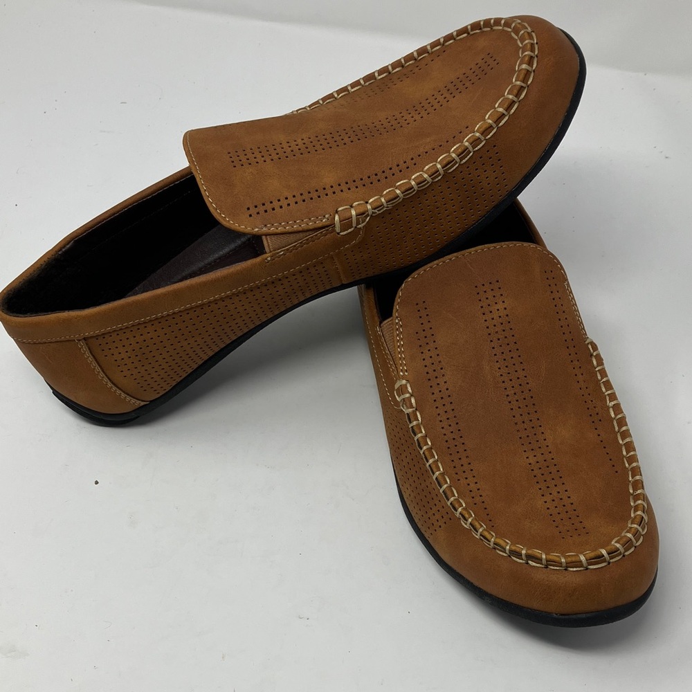 Van Heusen Men's Tan Perforated Moccasin Memory Foam Loafers EUC Size 7M